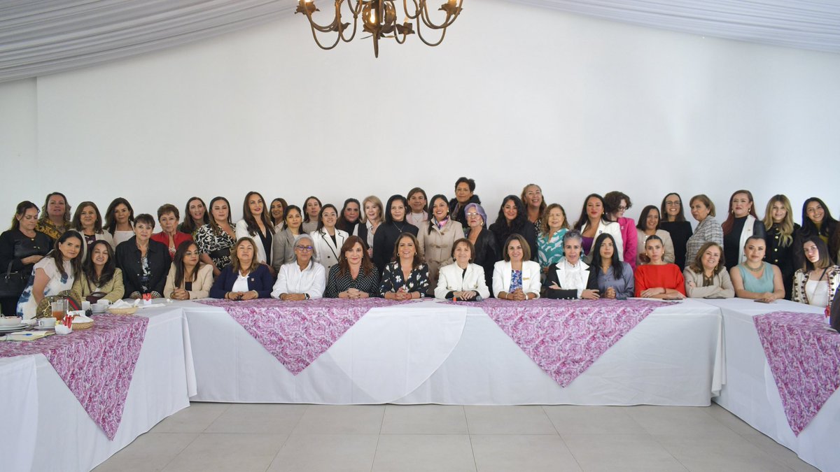 FabiolaAlanis_S's tweet photo. ¡Juntas somos invencibles! Agradezco la invitación de Isllali Belmonte y las mujeres empresarias, con quienes intercambiamos ideas y coincidimos en el propósito de seguir trabajando para construir la paz a través de la generación de empleos y el fortalecimiento de la economía, porque en Michoacán es tiempo de mujeres.