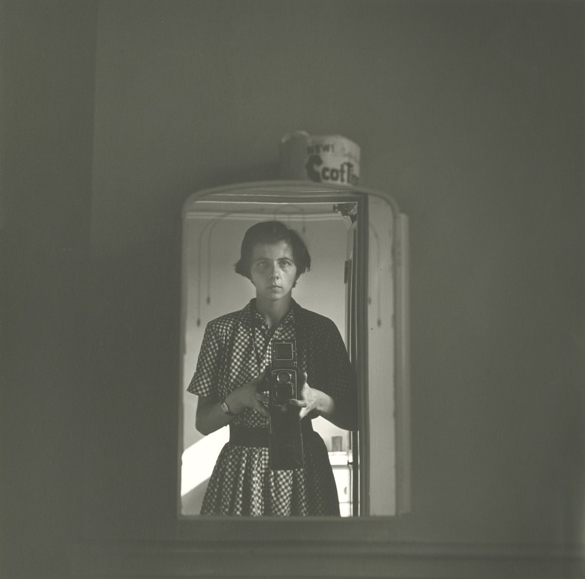 Tonight 7:00pm - Special PROJECTIONS event.
Howard Greenberg discusses Vivian Maier
 
Zoom link: us06web.zoom.us/j/6692503751

This will be a wonderful evening as Howard shares rare insight into the discovery of photographer,  Vivian Maier.