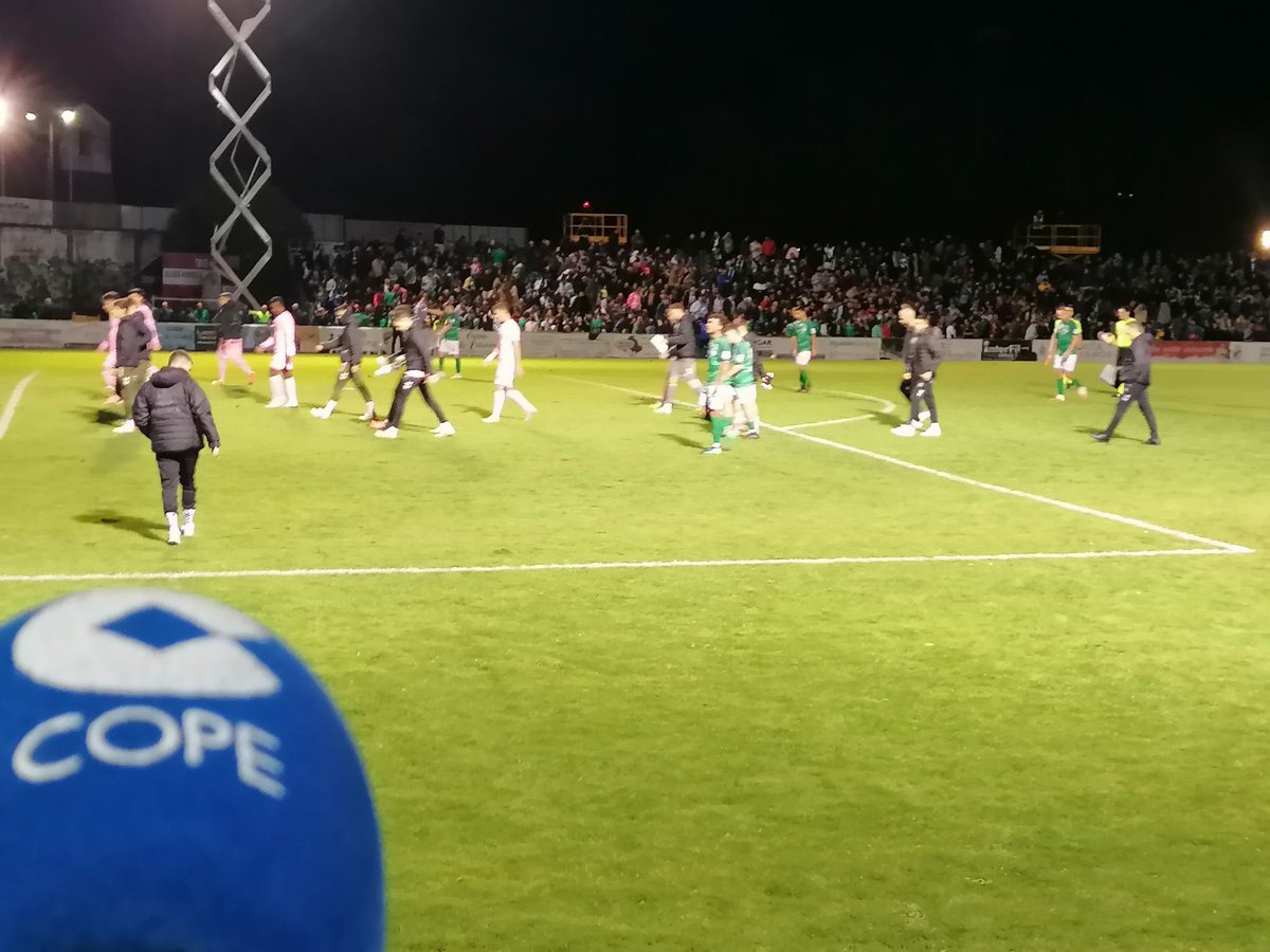 DeportesCopeA's tweet photo. ⏸️ Descanso en Navia. ¡Javi Torres y el larguero mantienen en pie el sueño copero! 

🟢⚪ Puerto de Vega 0 - 0 RC Celta.

#PuertodeVegaCelta https://t.co/zltuvFzmEO