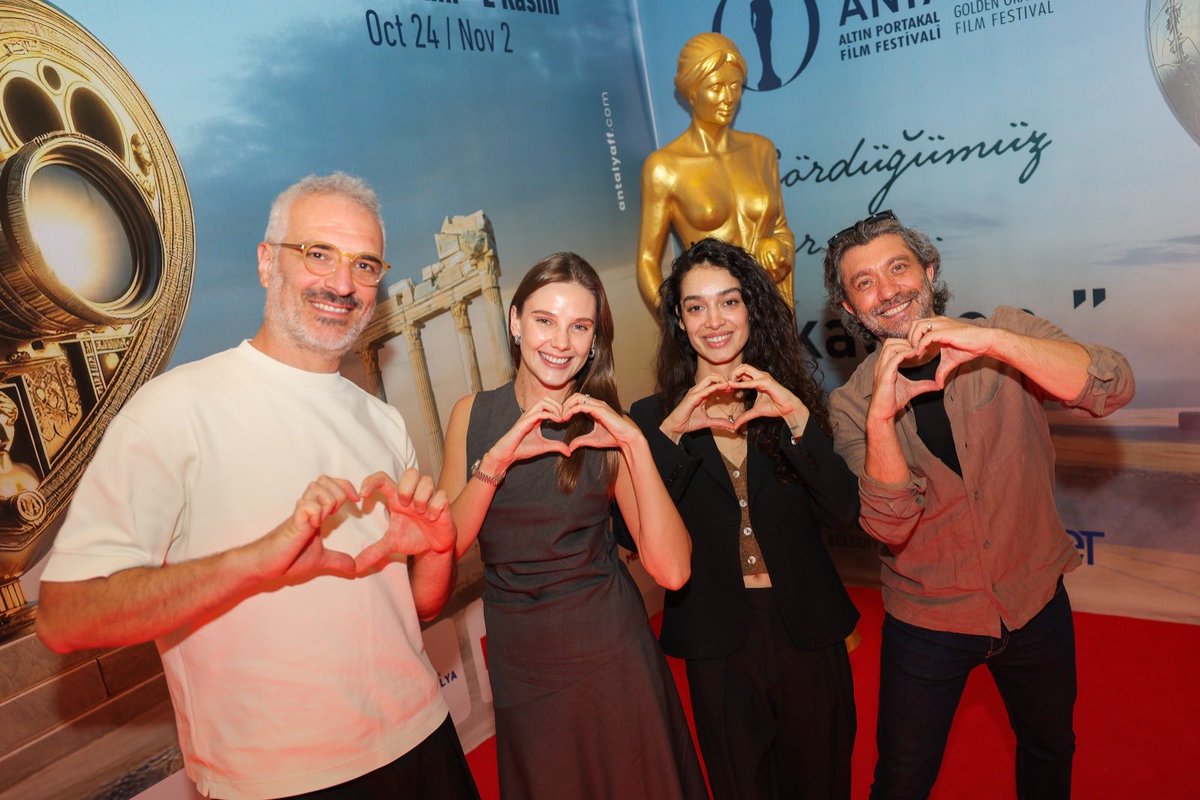 AntalyaFF's tweet photo. Uluslararası Antalya Altın Portakal Film Festivali’nde, Ulusal Kısa Yarışma filmi ‘Adako’ gösterim sonrası söyleşide izleyiciyle buluştu.

#UAAPFF #KALPTEN #UAAPFF2025 https://t.co/RK3xc4jsIT