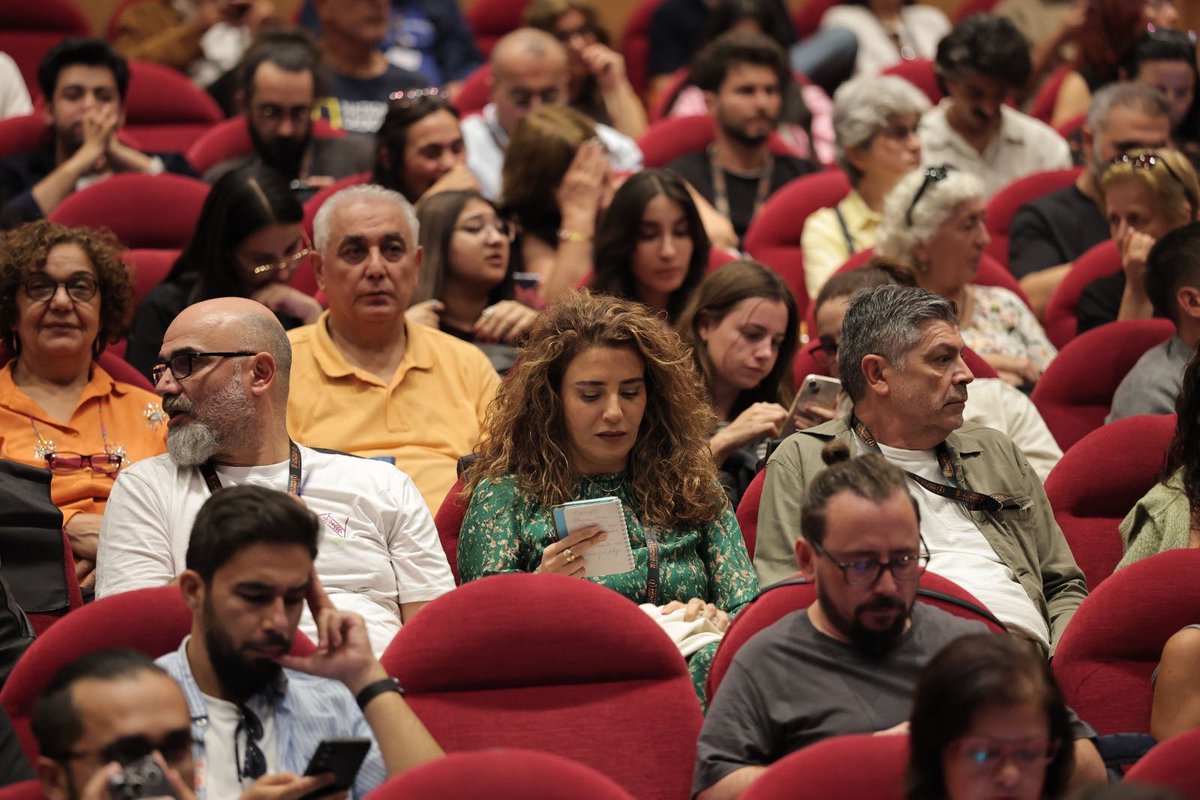 AntalyaFF's tweet photo. Uluslararası Antalya Altın Portakal Film Festivali’nde, Ulusal Kısa Yarışma filmi ‘Adako’ gösterim sonrası söyleşide izleyiciyle buluştu.

#UAAPFF #KALPTEN #UAAPFF2025 https://t.co/RK3xc4jsIT