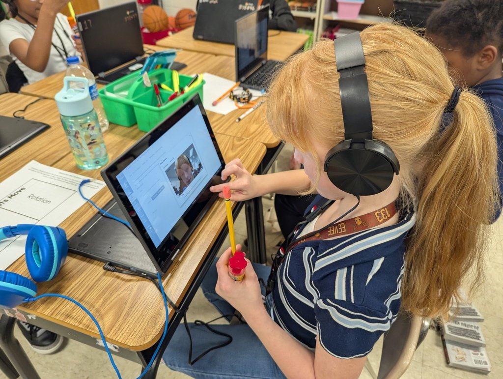 knights2901's tweet image. Our 4th graders presented their fantastic solar system projects and learned how to record a video of themselves demonstrating rotation vs revolution on their Chromebook! 🌒🌎🪐  #SolarSystem #Technology  #WeAretheKnights