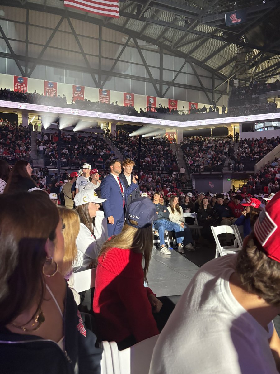 umdeclaration's tweet image. Nothing but smiles with our scholars at @olemisstpusa event with Erika Kirk &amp;amp; Vice President, JD Vance!! So honored to be apart of this event and supporting our young conservatives!