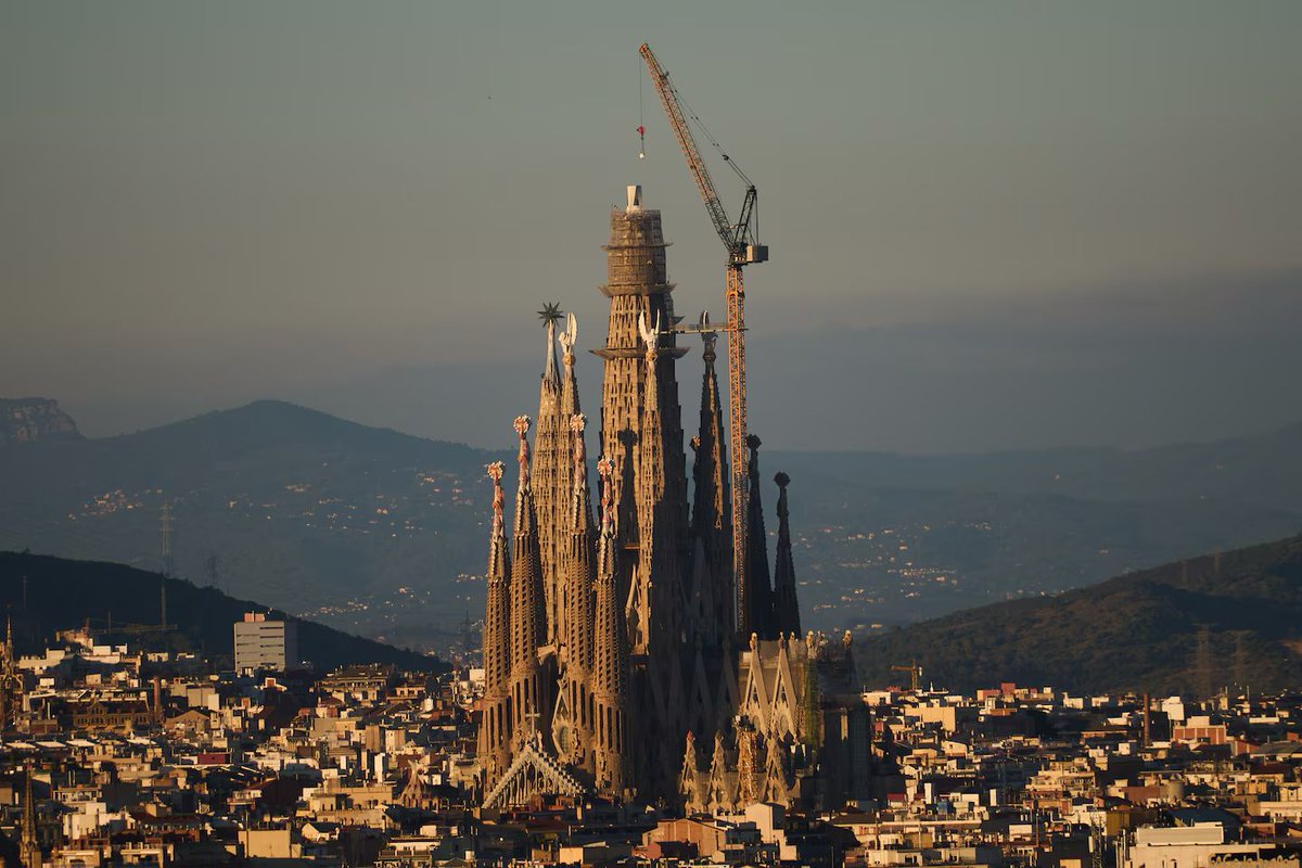 As of today, Barcelona’s Sagrada Família basilica has become the world’s tallest church. It now rises to 162.91 meters (534 feet) above the city, barely surpassing the tip of the spire of Germany’s Ulmer Münster, which tops out at 161.53 meters (530 ft).
washingtonpost.com/world/2025/10/…
