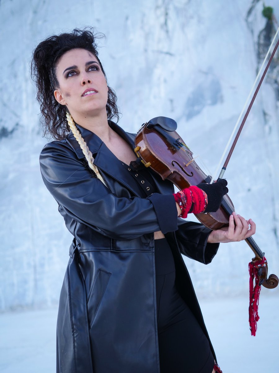 Today is my birthday, and I’m so happy to announce that a new piece is on its way… “Ruins of Silence: Ouverture” will be released next Friday, November 7th, pre-save it here: goldensalt.lnk.to/ouvertureros - listen to it on November 7th when it’s out — that will be the best birthday