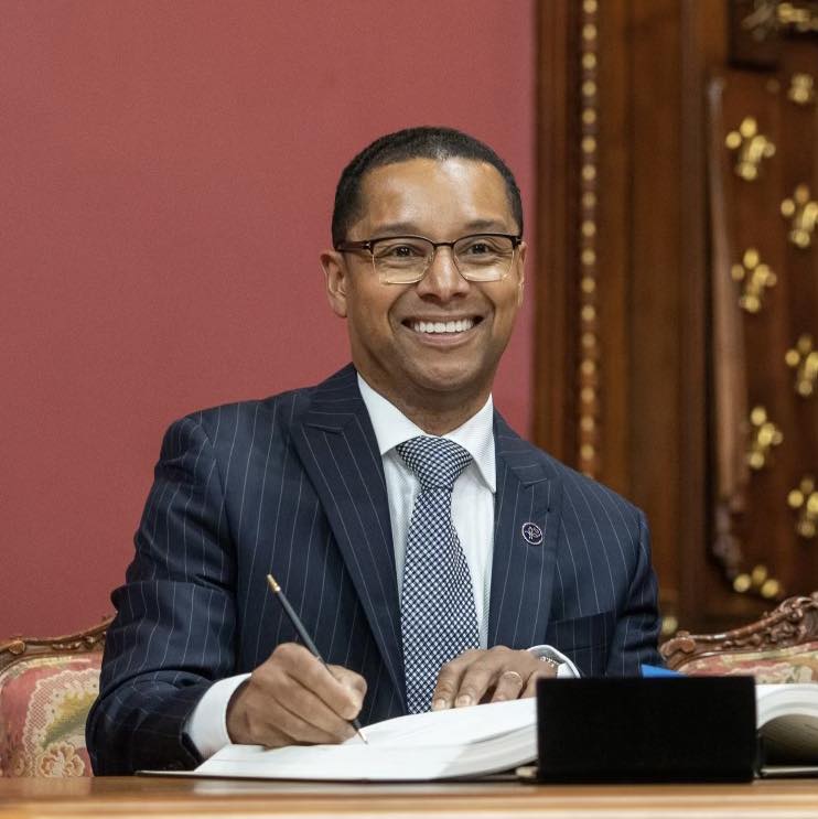 rezonodwes.com/?p=368587
Canada : Lionel Carmant, ministre québécois d’origine haïtienne, claque la porte du gouvernement Legault