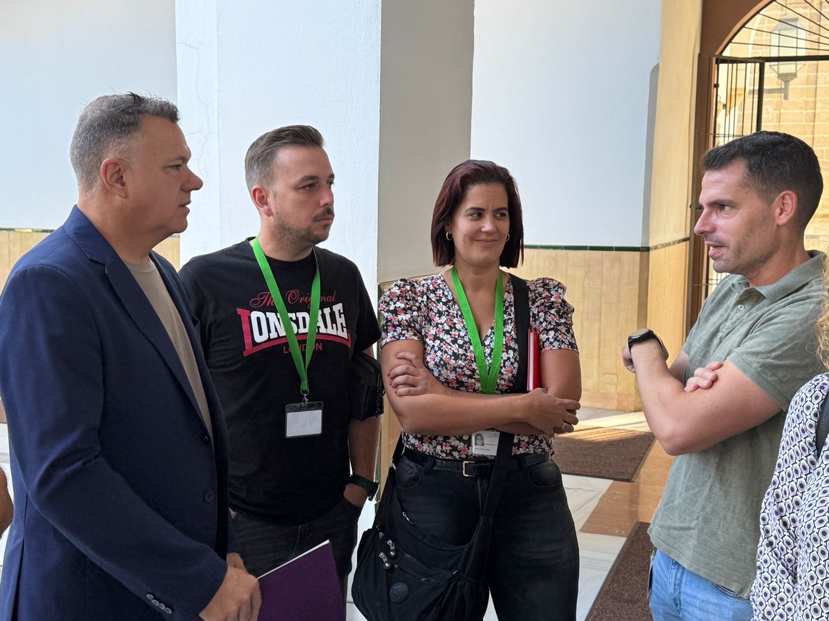 🔴 No al trabajo precario en empresas subvencionadas‼️#CCOOSeMueve

ℹ️ La sección sindical #CCOO Alestis✈️,  #Podemos y miembros de la estructura de CCOO en #Sevilla se reúnen en el #Parlamento andaluz para reforzar las justas reivindicaciones de una plantilla que a primeros de