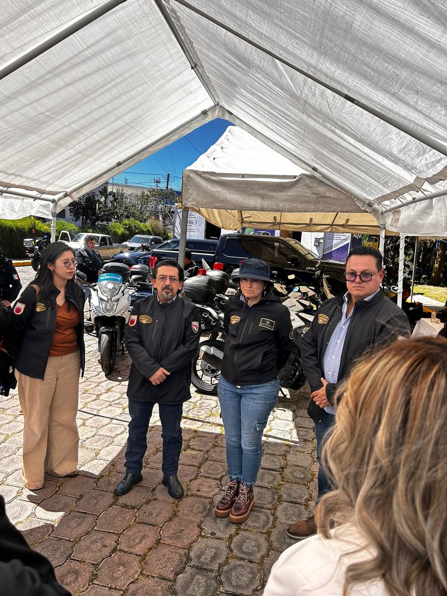 TGraficosmx's tweet image. ¡Avance en #SeguridadVial! El Mtro. @tabanozahir , DG de @TGraficosmx, con Paola Aceves y Luz Génesis Martínez, lanzó en #Tlaxcala la etapa estatal del Programa #RFID. Instalamos chips ISO 18000-6C en 50 motos, lectura en tiempo real vía #REPUVE y mayor trazabilidad nacional.