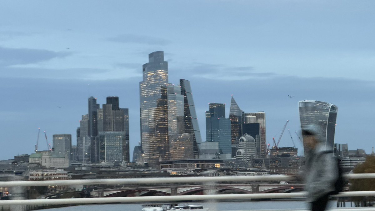 Deducting's tweet image. stunning