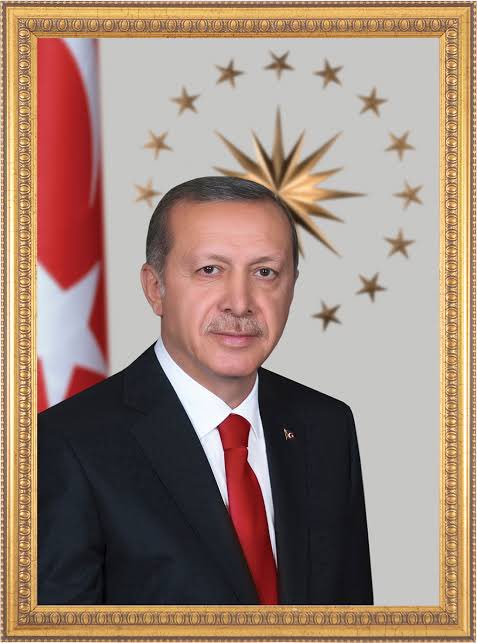 Cumhurbaşkanı Erdoğan’ın Portresi, okullarda sınıflara asılmalı mı? <a href="/Yusuf__Tekin/">Yusuf Tekin</a> 

A) EVET
B) HAYIR