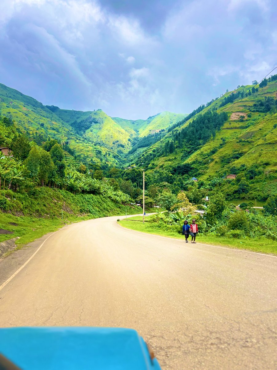 GilazioAdventur's tweet photo. I Spent the day cruising through the scenic roads of Uganda 🇺🇬 where every curve reveals a new breathtaking valley view.
Welcome to Ntoroko District with beauty in every turn! 🌿✨
#Uganda #TravelUG #Ntoroko #Explremore https://t.co/Pd8we6pHN9