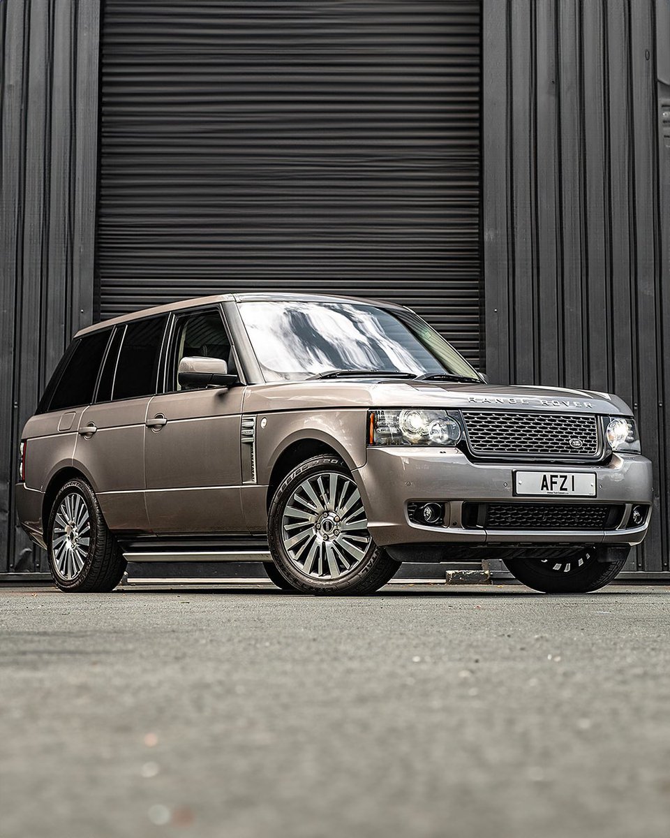 ProjectKahn's tweet image. For Sale: Range Rover 5.0 V8 Autobiography Ultimate Edition

Year: 2012
Mileage: 71,300

Exterior: Otago Stone Metallic
Interior: Arabica &amp;amp; Ivory Semi Aniline Leather with Kalahari Wood Trim

See more: kahnautomobiles.com/vehicles-for-s…

Copyright Design by KAHN®

#RangeRover
