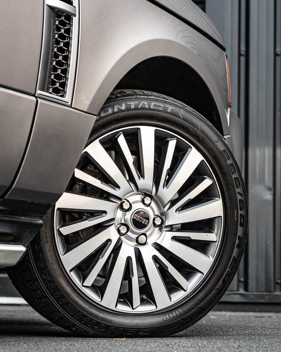 ProjectKahn's tweet image. For Sale: Range Rover 5.0 V8 Autobiography Ultimate Edition

Year: 2012
Mileage: 71,300

Exterior: Otago Stone Metallic
Interior: Arabica &amp;amp; Ivory Semi Aniline Leather with Kalahari Wood Trim

See more: kahnautomobiles.com/vehicles-for-s…

Copyright Design by KAHN®

#RangeRover