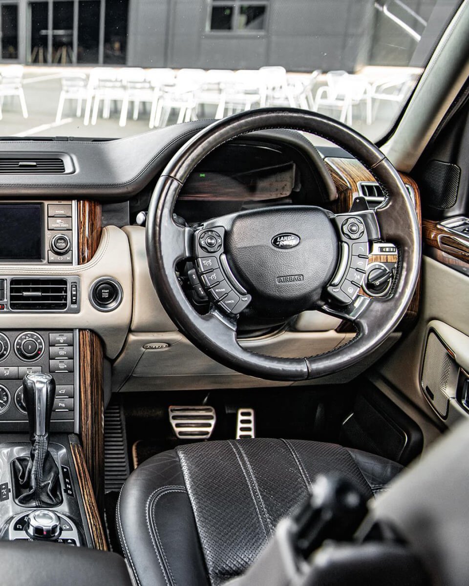 ProjectKahn's tweet image. For Sale: Range Rover 5.0 V8 Autobiography Ultimate Edition

Year: 2012
Mileage: 71,300

Exterior: Otago Stone Metallic
Interior: Arabica &amp;amp; Ivory Semi Aniline Leather with Kalahari Wood Trim

See more: kahnautomobiles.com/vehicles-for-s…

Copyright Design by KAHN®

#RangeRover