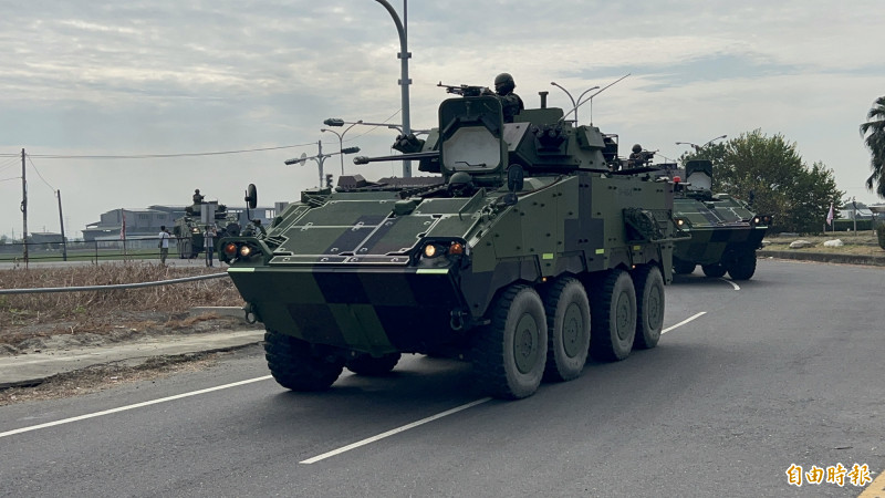 TaiwansDefense's tweet image. The 🇹🇼Republic of China Army 234th Mechanized Infantry Brigade transitioned from defense to offense with support from AH-1W attack helicopters in the coastal areas of Yunlin, western Taiwan, on 10/30.

The unit is currently participating in Exercise LU SHENG 1.

(Liberty Times)