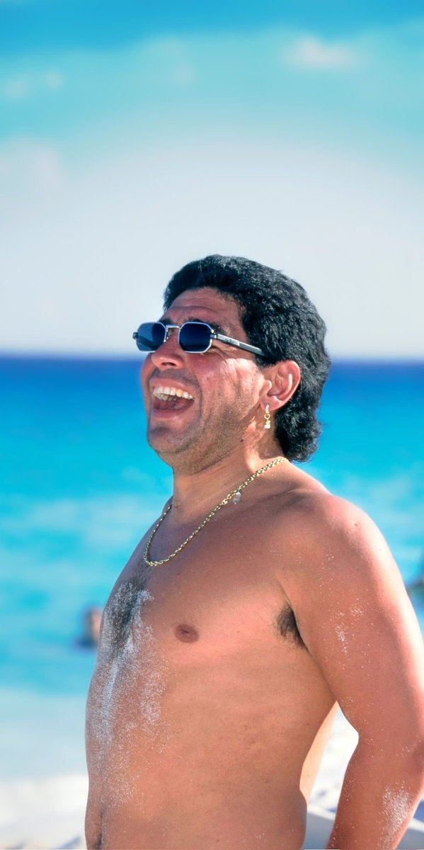 No hay dimensión humana para quien ha conmovido tantas veces y para quién ha llevado al éxtasis colectivo a una nación. Maradona son los días felices. Siempre.