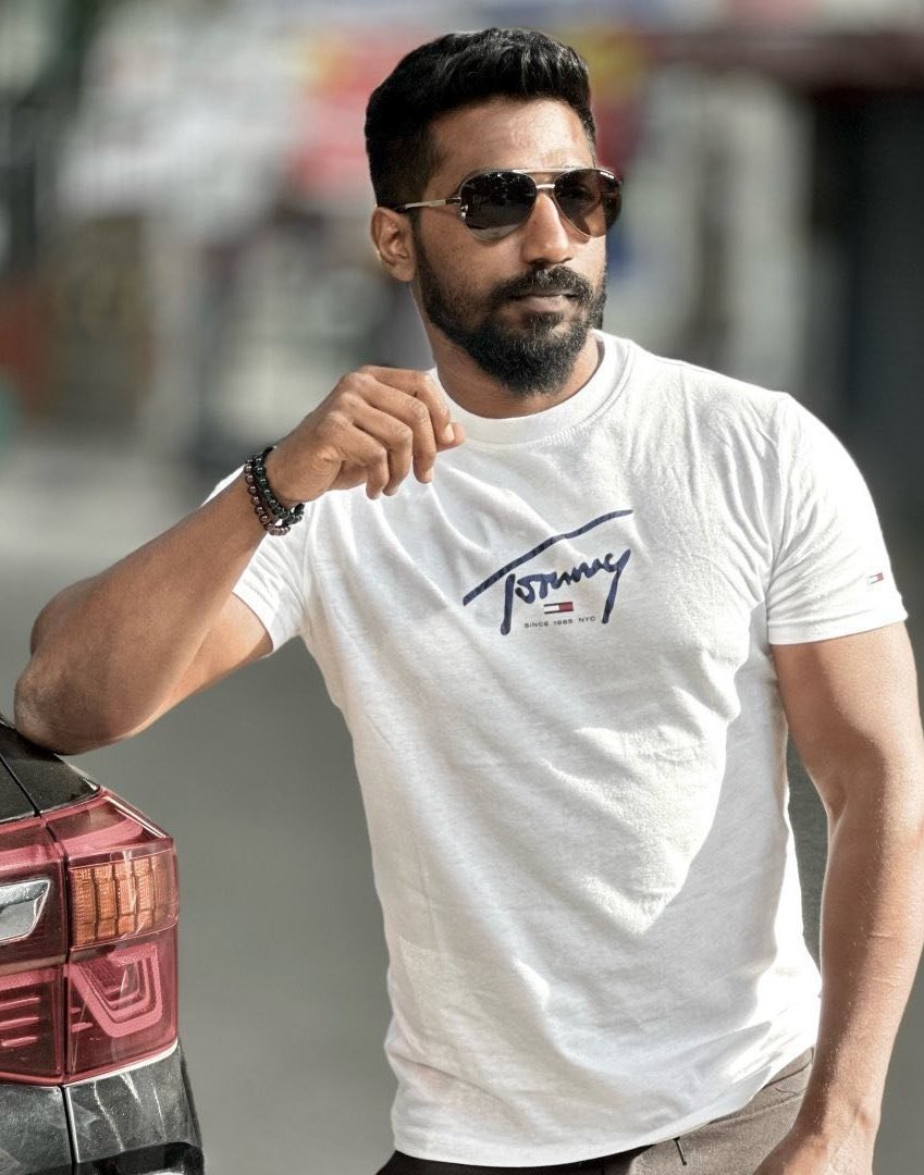 chiyaan_Vikram6's tweet image. Nalla talent thaan pola, hope he gets his due credits with #Chiyaan63
#BodiRajkumar