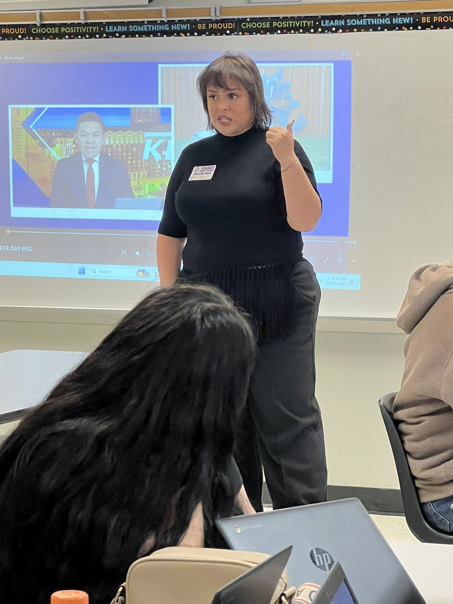 DianeCano's tweet image. From the newsroom to our classroom! @KENS5 ‘s @AliciaNeaves spoke to our journalism students about storytelling, interviewing, and chasing the truth. Big thanks Ms. Neaves, for inspiring our students to find their voice and ask great questions! @ECISDtweets @LegacyECISD