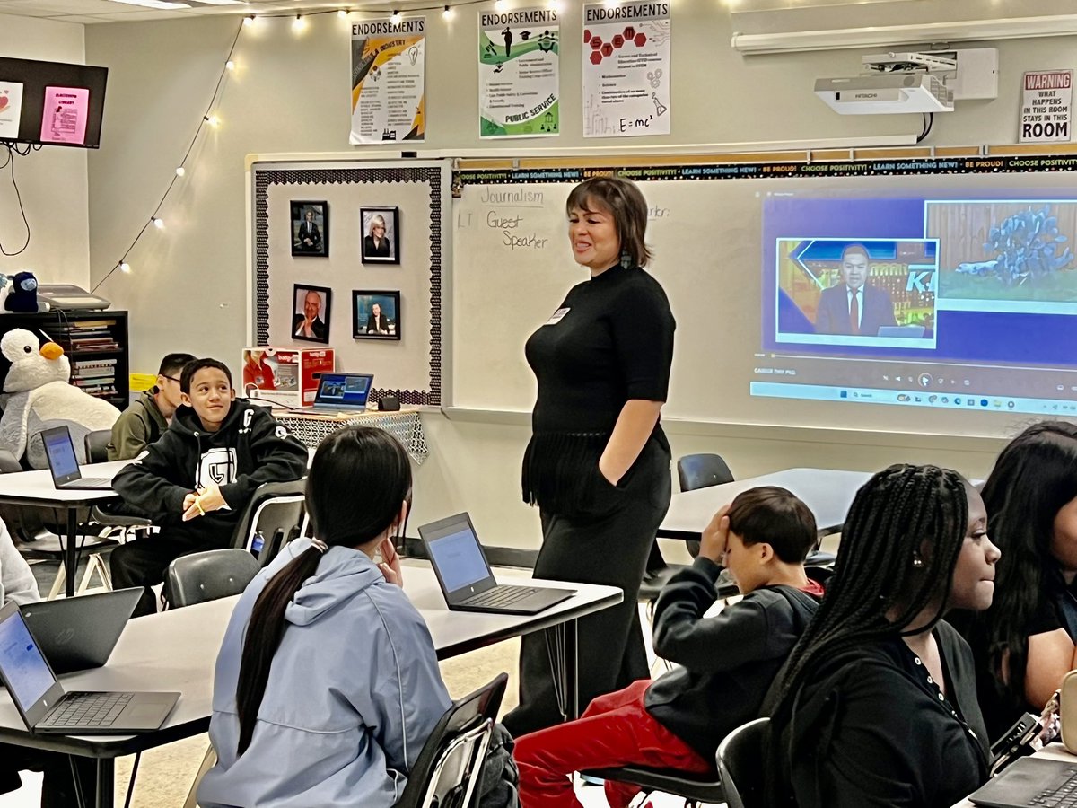 DianeCano's tweet image. From the newsroom to our classroom! @KENS5 ‘s @AliciaNeaves spoke to our journalism students about storytelling, interviewing, and chasing the truth. Big thanks Ms. Neaves, for inspiring our students to find their voice and ask great questions! @ECISDtweets @LegacyECISD