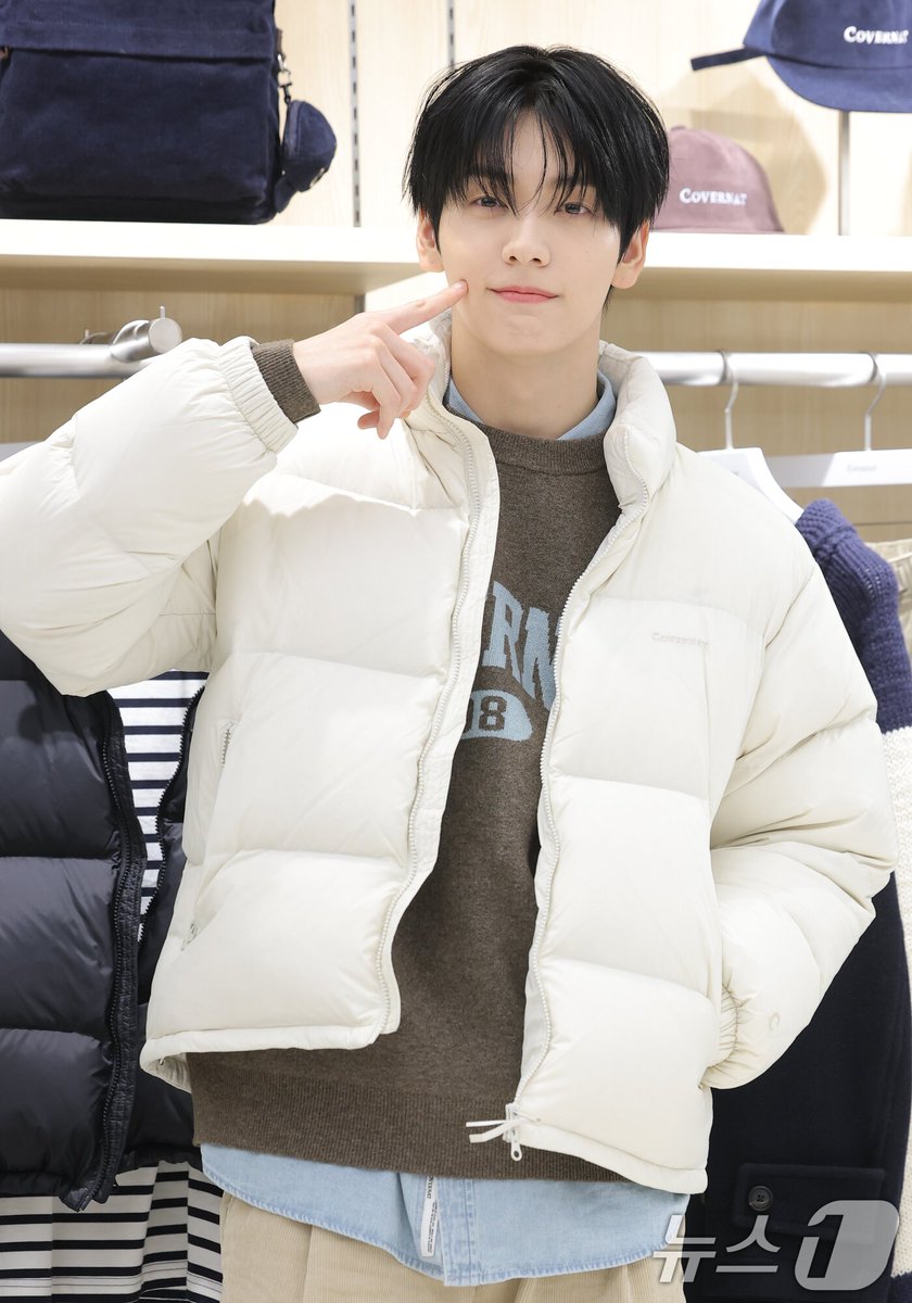 TomorrowXMoa403's tweet photo. سوبين من حدث إفتتاح متجر العلامة التجارية COVERNAT في سيول.

#SOOBINxCOVERNAT
#SOOBIN #수빈
#TOMORROW_X_TOGETHER

{🐚} https://t.co/4FZP0th2Vf