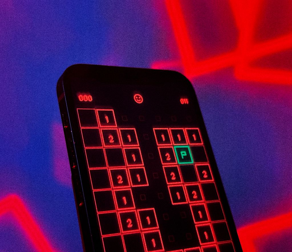 sinasamaki's tweet image. ✨  New spooky &quot;Stranger Theme&quot; update, now available on Sweeper 🎃 👻 
#JetpackCompose
#Halloween