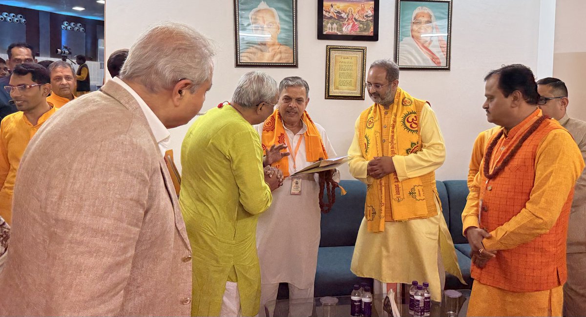 Shri Dattatreya Hosabale (<a href="/DattaHosabale/">Dattatreya Hosabale</a>), Sarkaryavah (General Secretary), Rashtriya Swayamsevak Sangh, was cordially invited by Sadguru (Dr) Pingale Ji (<a href="/hjsdrpingale/">DrCharudatta pingale</a>) for the upcoming ‘Sanatan Rashtra Shankhnad Mahotsav’, to be held in Delhi on 13–14 December 2025.

The