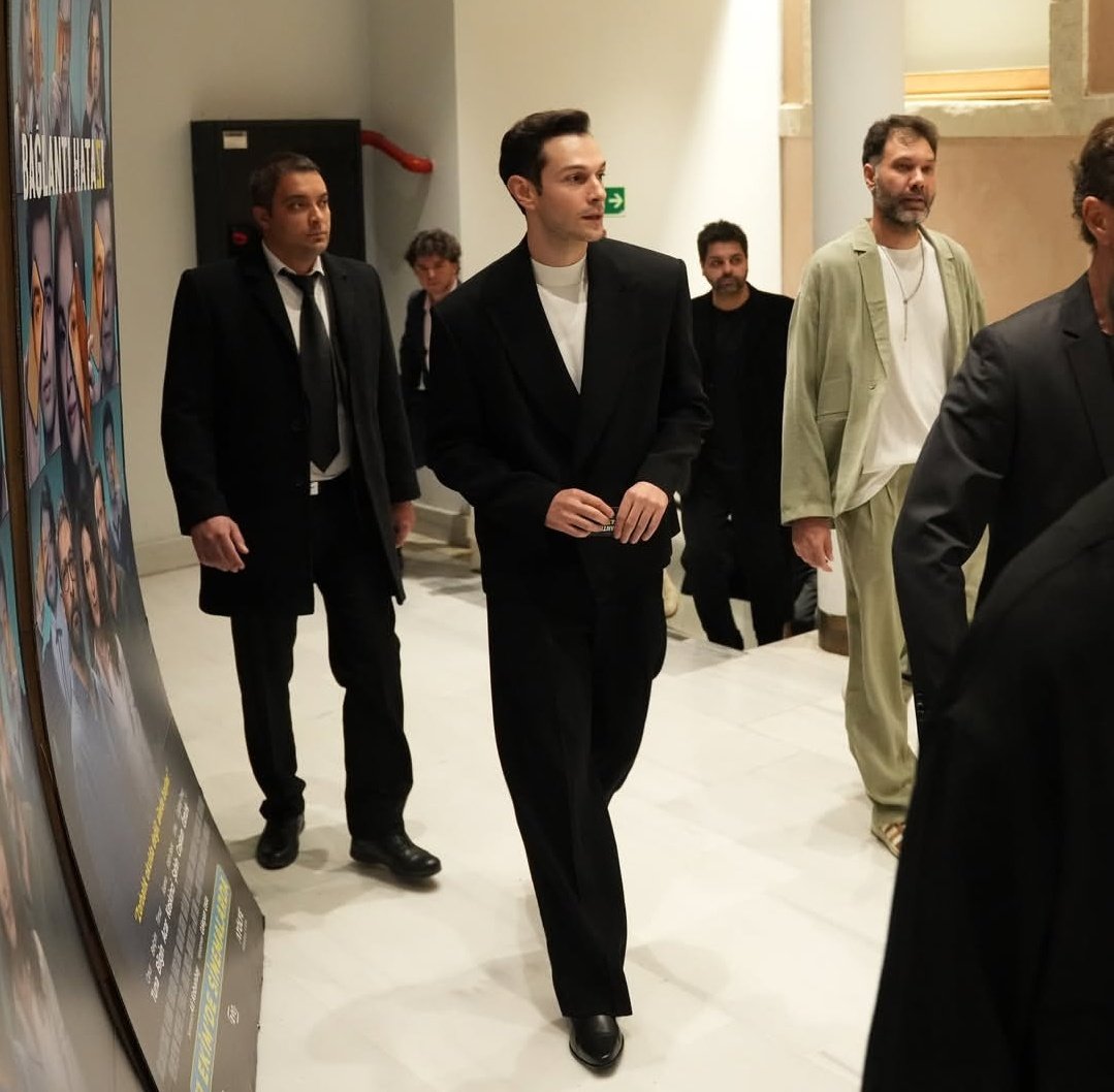 Eshakdagi semiz ayolning fotosurati