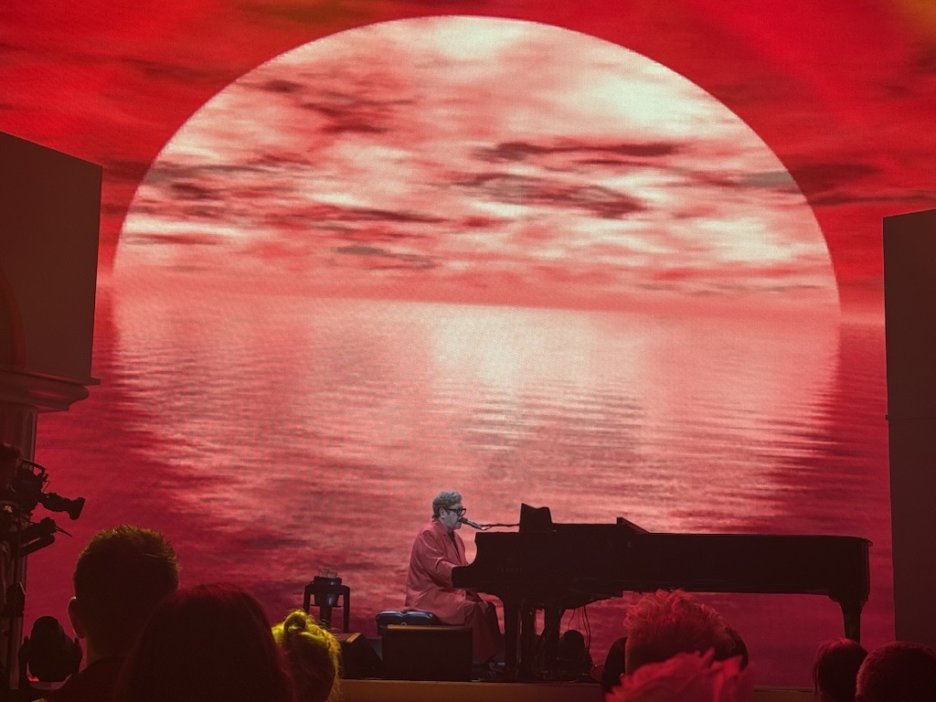 starkeyfnd's tweet photo. Honored to present the Hearing Angel Award to two incredible friends and advocates. 
David &amp; @eltonofficial , your compassion, leadership, and support inspire us all. Thank you for sharing your love and light — we're so grateful for you!  
#SoTheWorldMayHear #AnEveningWithElton https://t.co/MtJ6OcxUCq