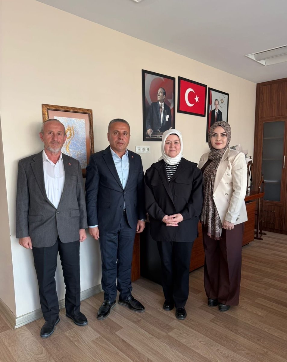 Aile ve Sosyal Hizmetler Bakan Müşaviri Sayın Hatice Çakmak’ı,
Kalecik İlçe Başkanımız <a href="/Krdgn_Satilmis/">Satılmış KARADOĞAN</a> Kadın Kolları Başkanımız Nuray Seymen ve teşkilat mensuplarımız ile birlikte ziyaret ettik.
Nazik misafirperverlikleri için kendilerine teşekkür ederiz.
<a href="/hakanhanozcan/">Hakan Han ÖZCAN 🇹🇷</a>