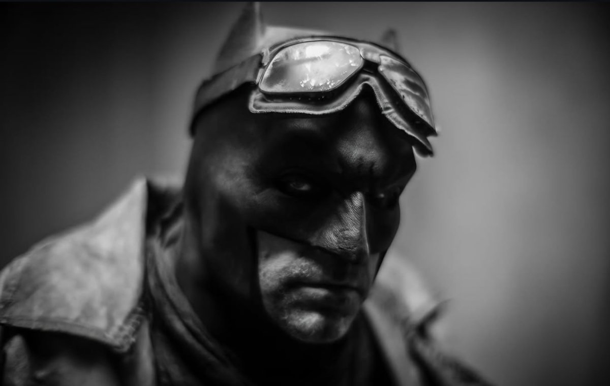 Zack Snyder en su cuenta de Instagram:
" En el Estudio de Retratos que creé para la Liga de la Justícia, capturé éste momento con Ben.
Sin duda éste hombre es Batman".
#batmanknightmare
#somossotano 
#lacasadesuperman 
#ElSotanoDelPlanet 
<a href="/SotanoPlanet/">El Sótano Del Planet</a>
