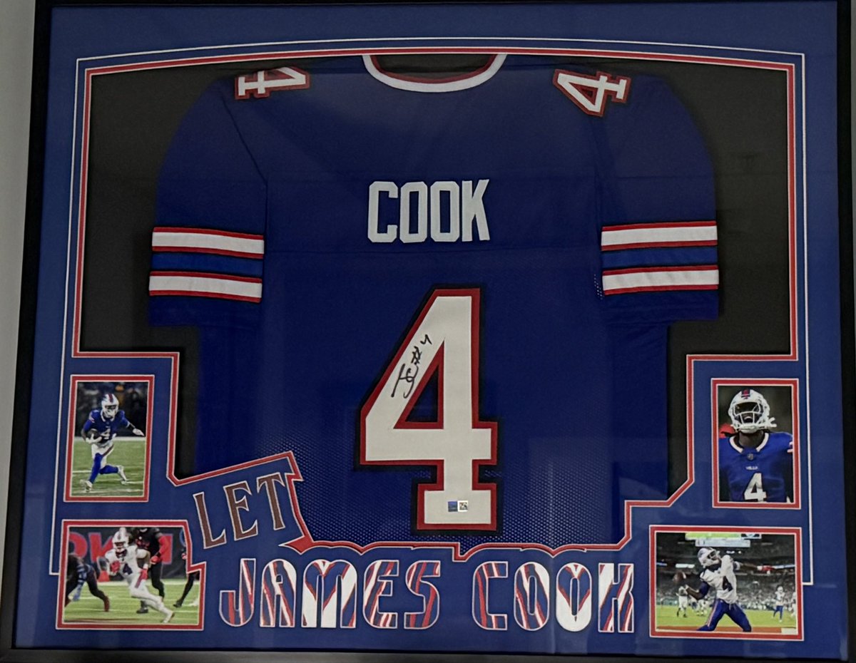 1981Billsfan's tweet image. Newest Collaboration with my boy Chris at @Frame_716 and Jimmy, who’s always got the goods! @jimmyreu81 ❤️🦬🏈

Diggs had to go off the wall. #BillsMafia 

@thegreat__4  let him cook 👨🏿‍🍳🔥🔥🔥

Love how this turned out. signed gear need ☎️ @jimmyreu81 

Framing ☎️ @Frame_716