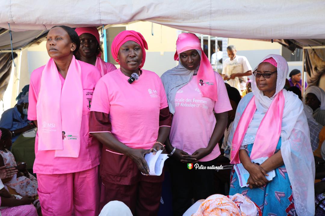 PoliceNationSN's tweet image. #JeudiPhoto
La Police est et reste pleinement mobilisée pour vous protéger et vous servir. Un engagement de tous les instants, y compris pour soutenir des causes vitales comme la lutte contre le cancer du sein.
#OctobreRose #Proteger #Servir #Senegal