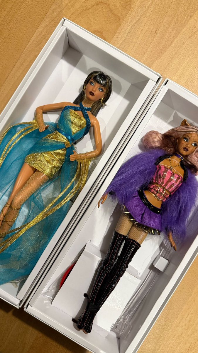 MikeXclOps's tweet photo. WHY DOES BARBIE’s SIDE OF BARBIE X MH HAS TO BE OOAK https://t.co/bvsmE1m0vv