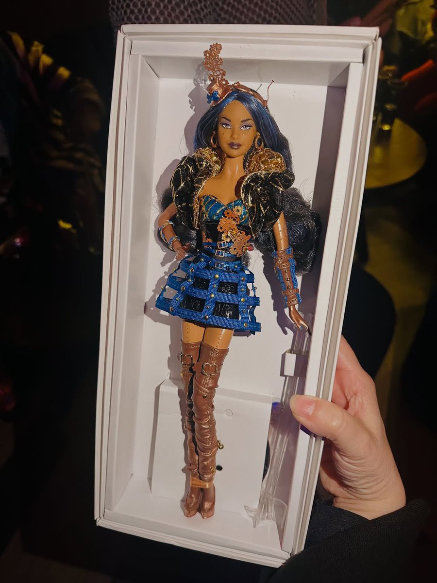MikeXclOps's tweet photo. WHY DOES BARBIE’s SIDE OF BARBIE X MH HAS TO BE OOAK https://t.co/bvsmE1m0vv