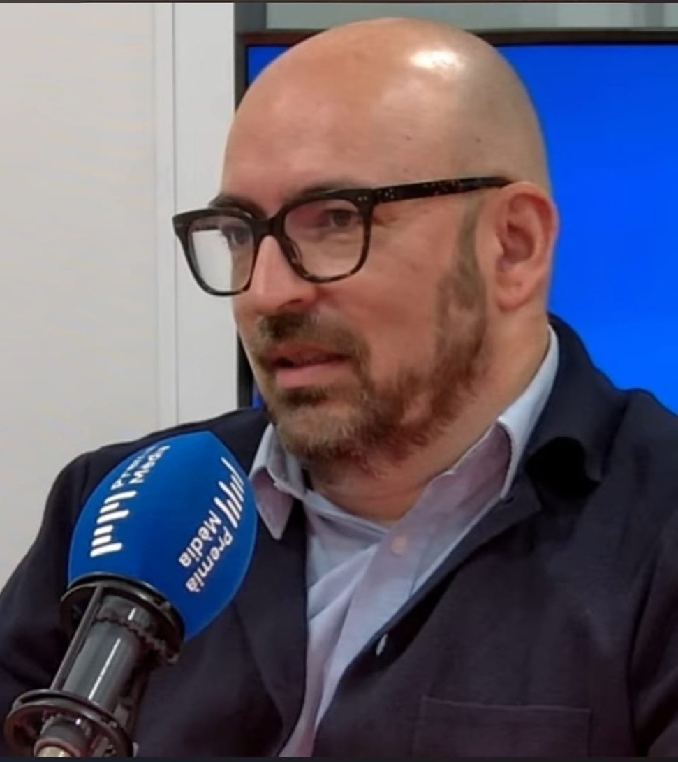 ERCpm's tweet photo. En @Xavier_Gatius a l'Espai d'opinió dels grups municipals. Ens va parlar dels projectes ja contemplats als pressupostos que es duran a terme durant el 2026.
També de les novetats de la Fira de Nadal d'enguany i de l'èxit de l'hora gratuïta de pàrquing.
https://t.co/HhCvPDaDvK https://t.co/FqZvIRxkYN