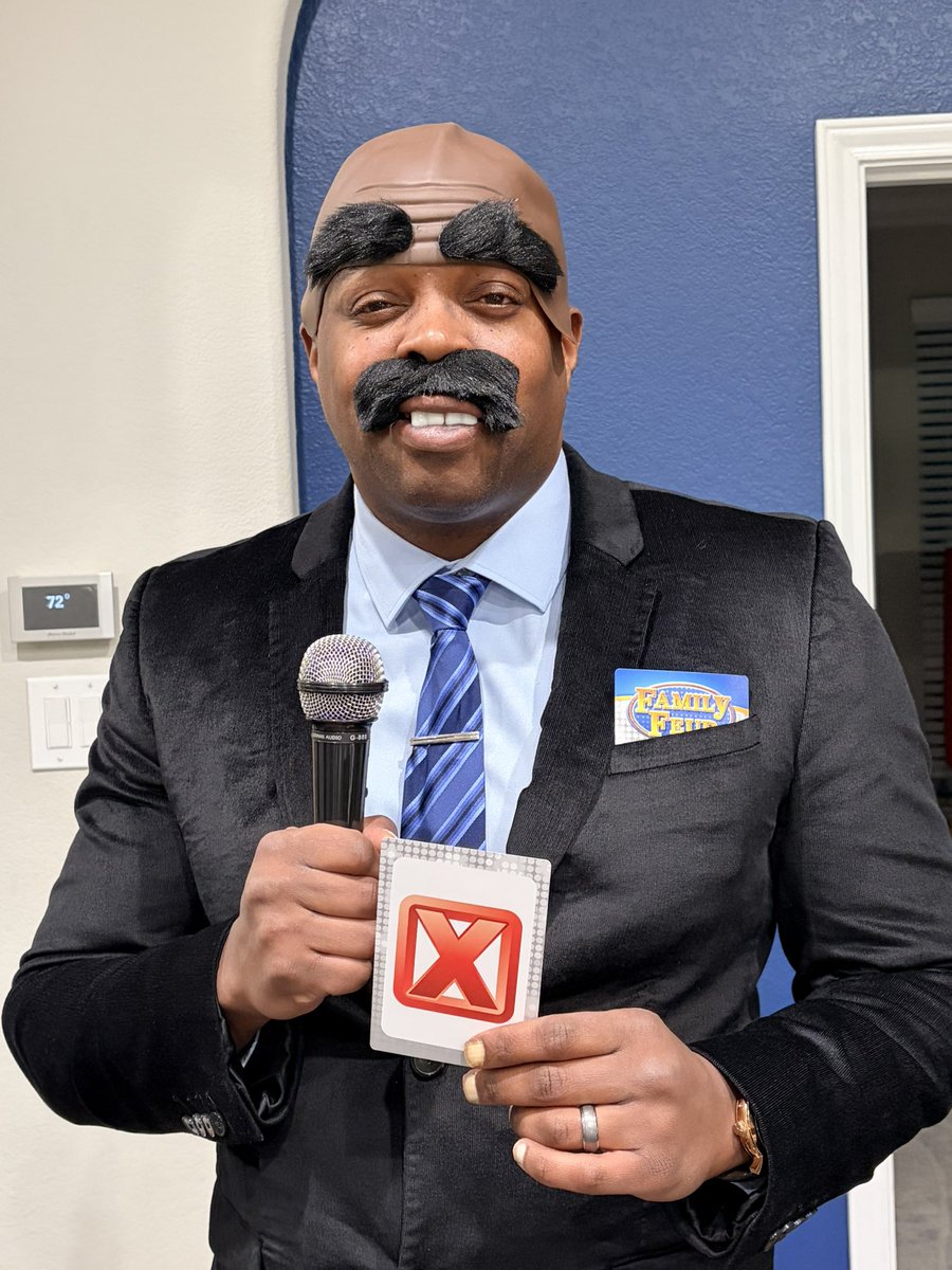 Jaylacy23's tweet photo. #SteveHarvey #familyfued

#Halloween2025 https://t.co/mg2oJ84EFy