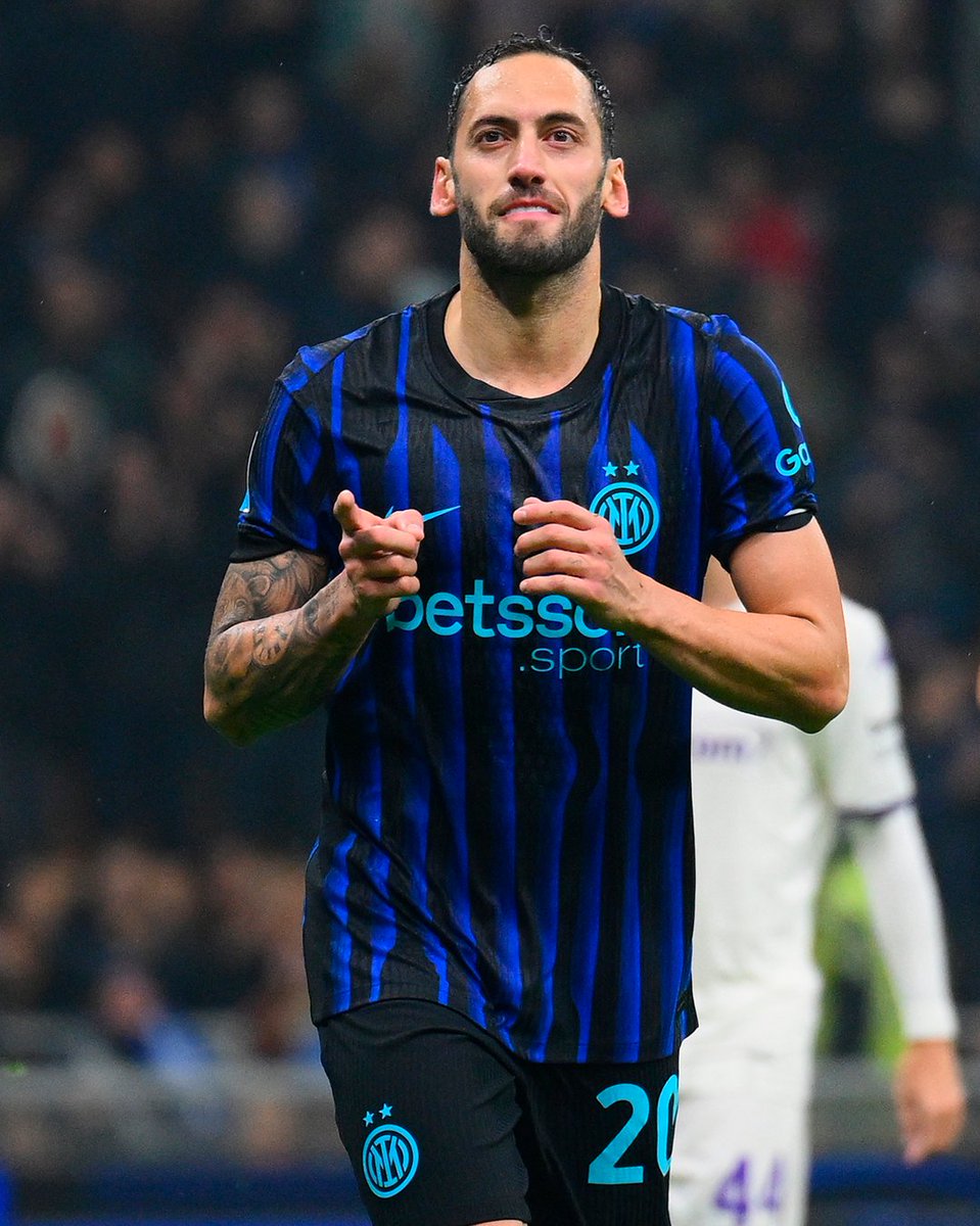 Meu camisa 2⃣0⃣ 𝐉𝐎𝐆𝐀 𝐃𝐄 𝐓𝐄𝐑𝐍𝐎 🤵🏻‍♂️

Hakan Calhanoglu 🔥🇹🇷