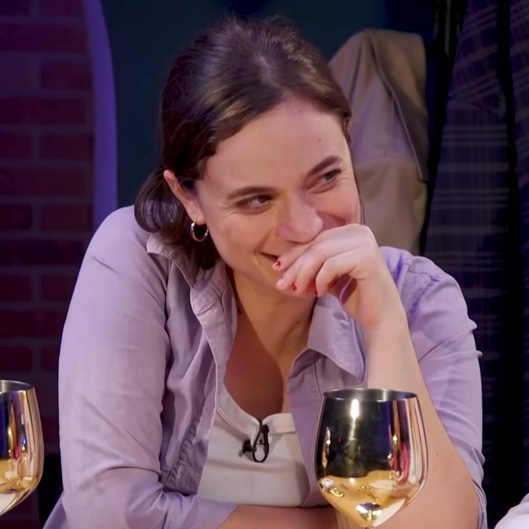 giarrachaelis_'s tweet image. This is my subtle way of defending short-haired Angela. 

The chokehold it has on me.