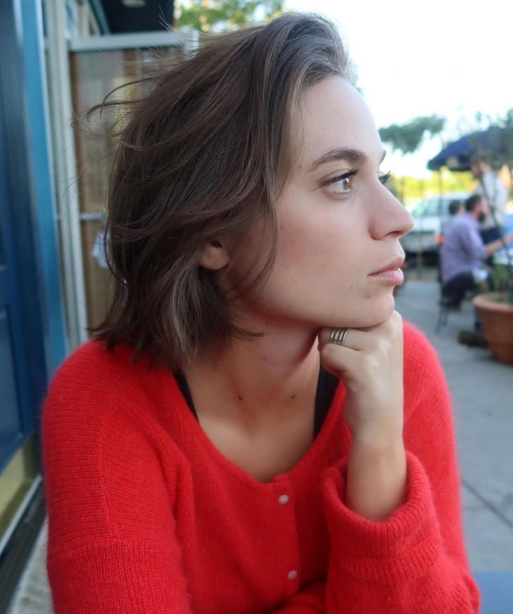 giarrachaelis_'s tweet image. This is my subtle way of defending short-haired Angela. 

The chokehold it has on me.