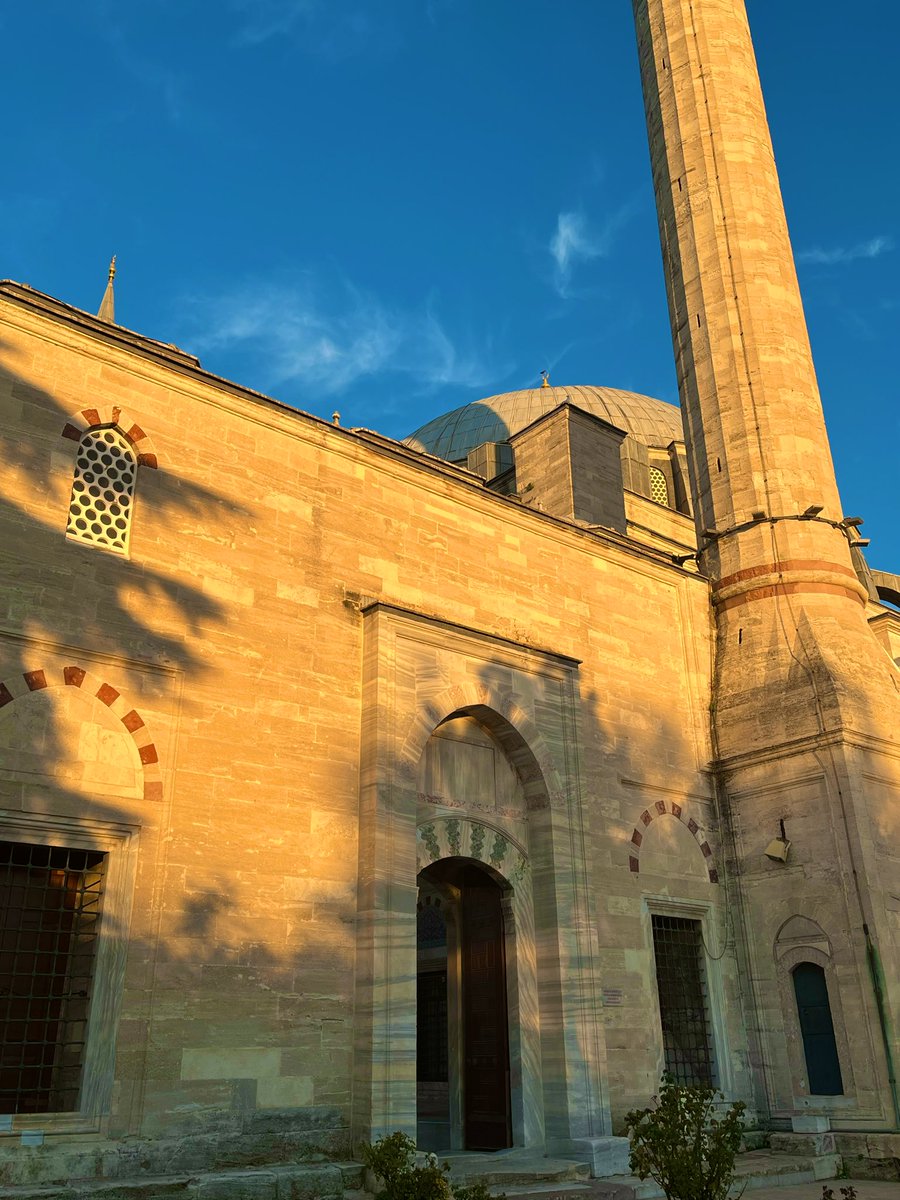 Bazı kapılarda akşam güneşi…