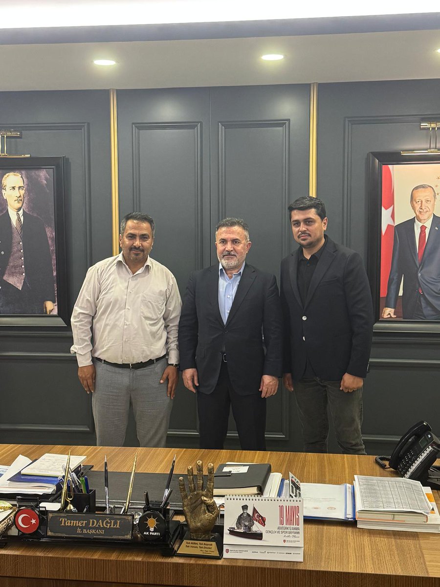 cml_gk's tweet photo. Ak Parti İl Başkanımız Sayın Tamer Dağlı’yı,Ahmet Samet Çağlar kardeşimle makamında ziyaret ettik.

Kendisine yeni kurdğumz ASC Medya şirketimiz hakkında brifing verdik.Kıymetli Başkanımız projemizi son derece güzel buldu.
Kendi tecrübelerini bizimle paylaşarak yol haritası çizdi https://t.co/7p2e2CRD4u