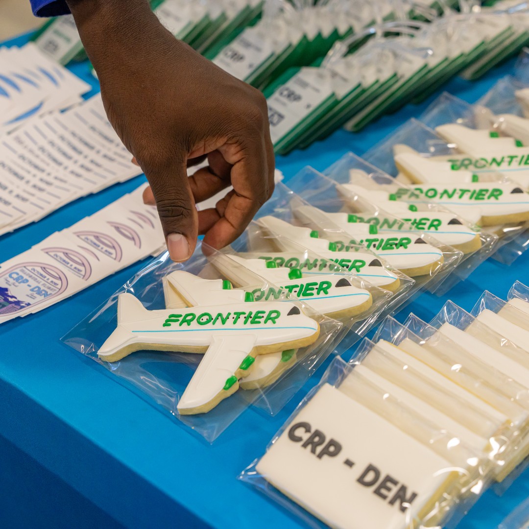 Frontier Airlines tweet media