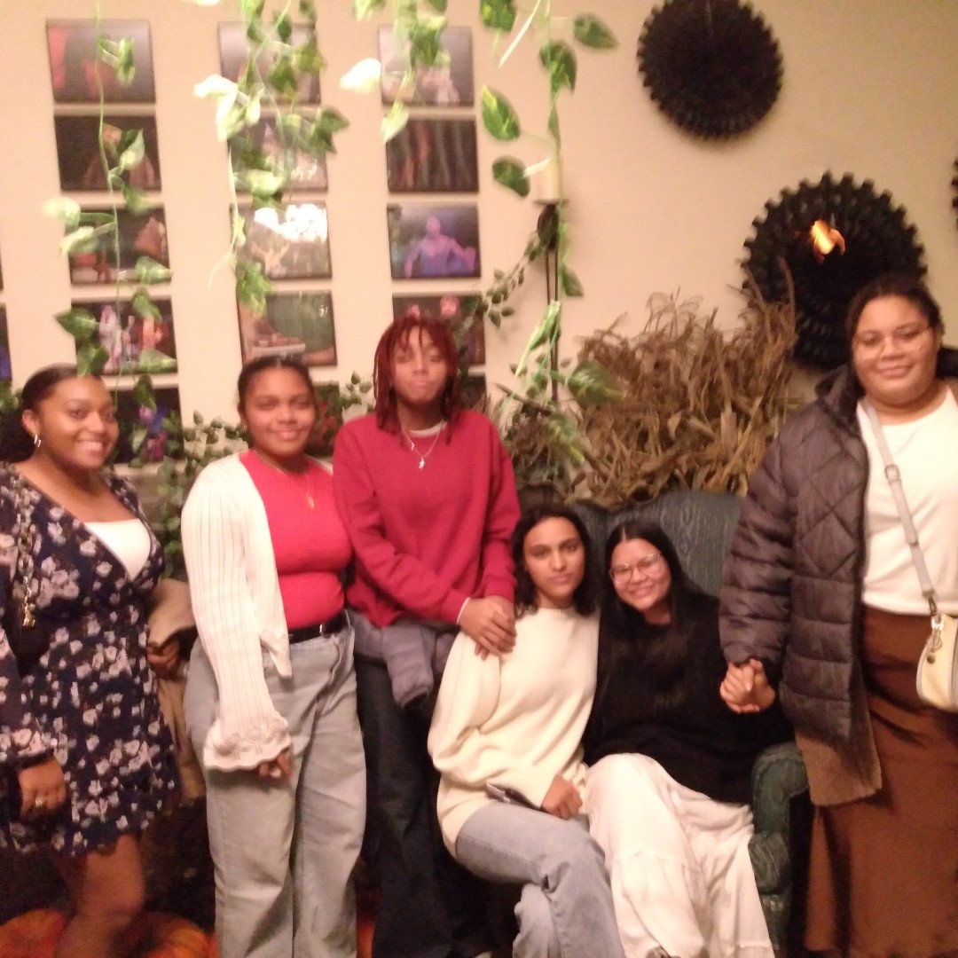 From page to stage! 🎭

Juniors in Mrs. Fippin’s British Literature class loved watching The Hobbit come alive at Ohio Shakespeare — complete with exciting battles, fantastic costumes, and one very ferocious dragon ❤️