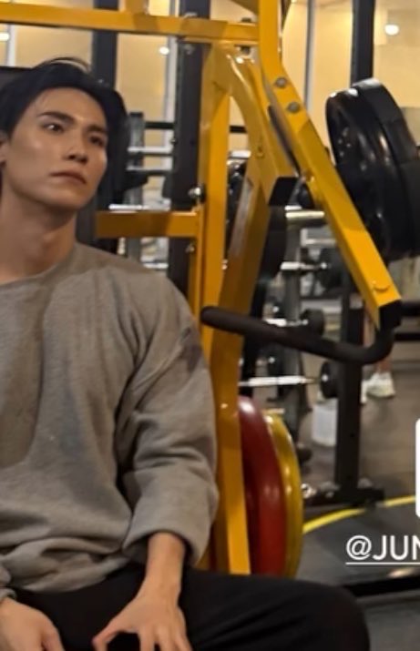 junepyb's tweet image. พี่จูตัวหนาขึ้นปะ เพิ่งสังเกต ดูดิ😭😭😭😭😭😭😭😭😭😭😭😭😭😭😭 ม้าคฟังแม่นะน้องม้าค (คนนี้แหละลูก)