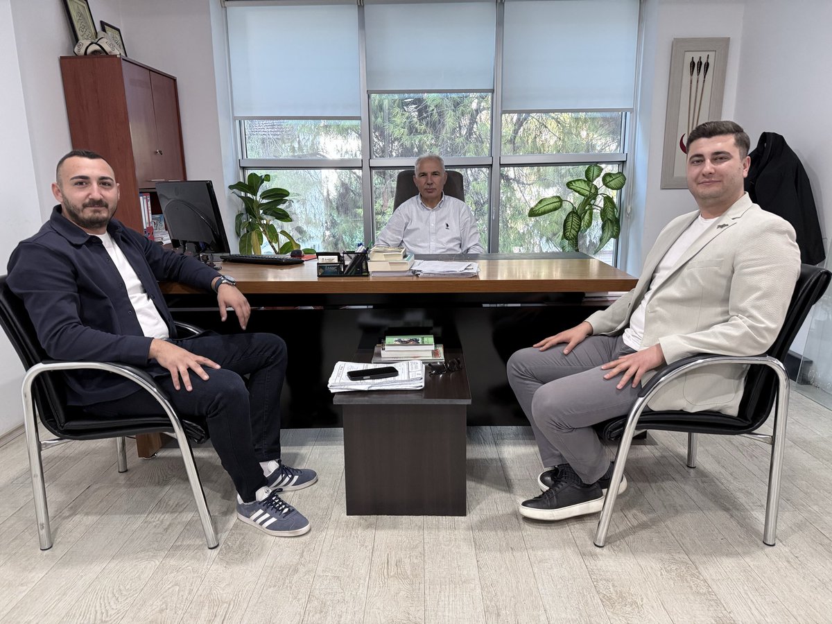 İlçe Başkanımız sn. Furkan Gezer İlçe başkan vekilimiz sn. Resul Erdem ile birlikte önceki dönem İl Başkanlarımızdan sn. Hüseyin Sarı’yı iş yerinde ziyaret etmişlerdir.