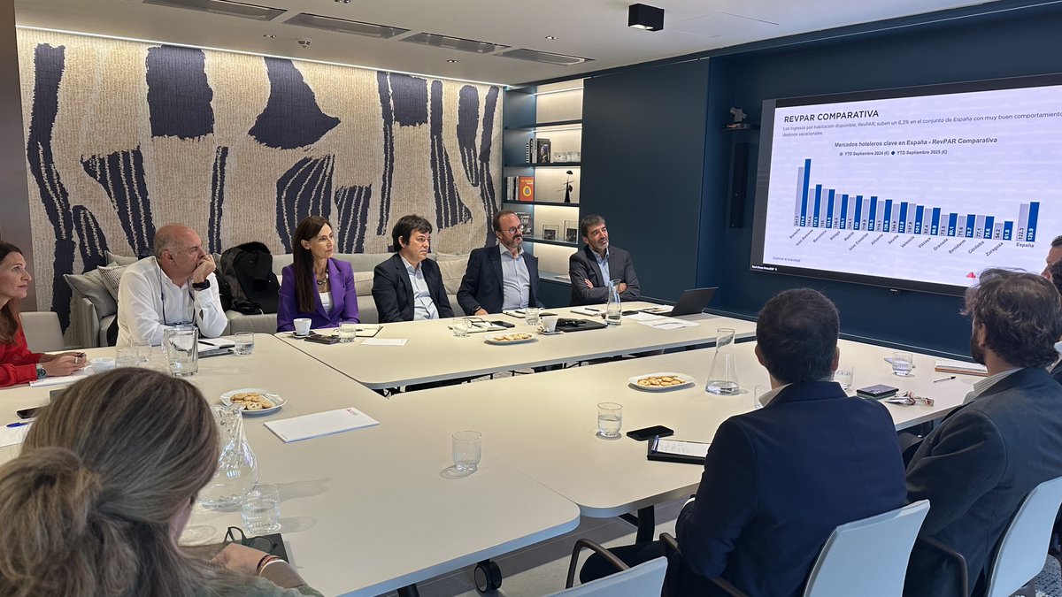 Tendencias, inversión y futuro del sector hotelero 🏨

Así fue la primera sesión del Hospitality LAB 25/26, organizada por Cushman &amp; Wakefield y liderada por Bruno Hallé y Albert Grau (MRICS), con un debate sobre las principales tendencias del sector.