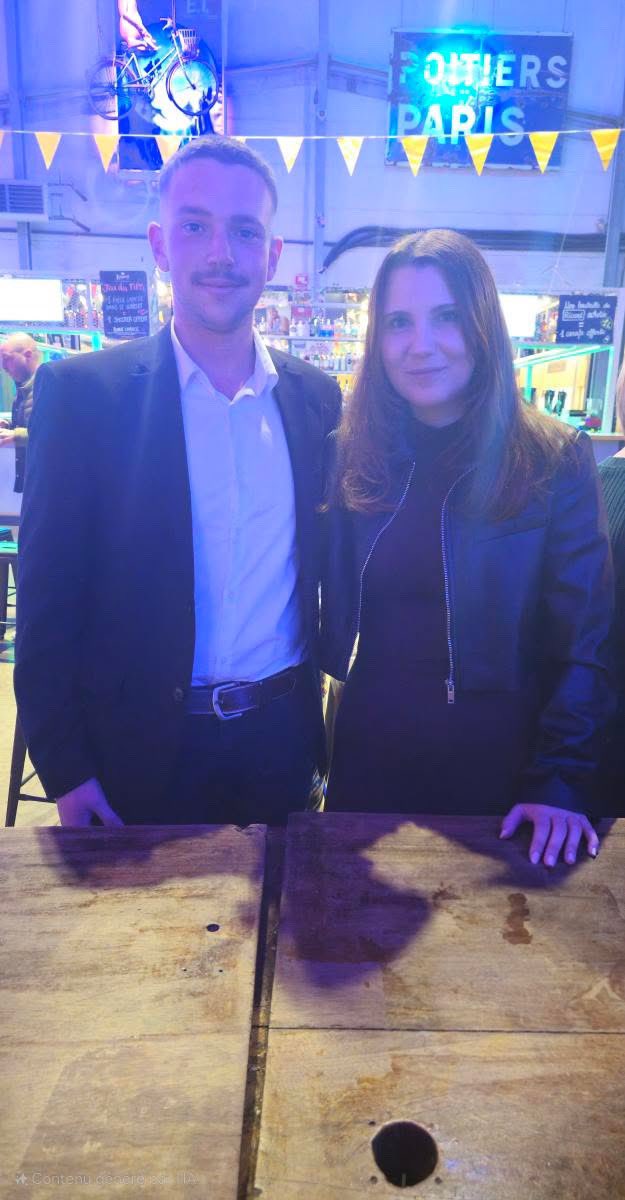 NoahBodin86's tweet photo. 👏 Très belle soirée d’échanges mardi soir, à Poitiers, avec notre collègue @Oxana_Snko fraîchement nommé responsable de la 1 ère circonscription !
🇫🇷🇫🇷
#RN86 #RassemblementNational https://t.co/JBPJhcMddi