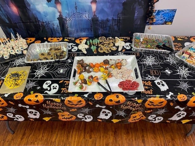 MiniCircuits's tweet image. Our Missouri team celebrated Halloween with a festive lunch complete with decorations, food, and a costume contest. It was a fantastic afternoon filled with laughter, team spirit, and appreciation for our hardworking Missouri crew. We’re grateful for everything they do!