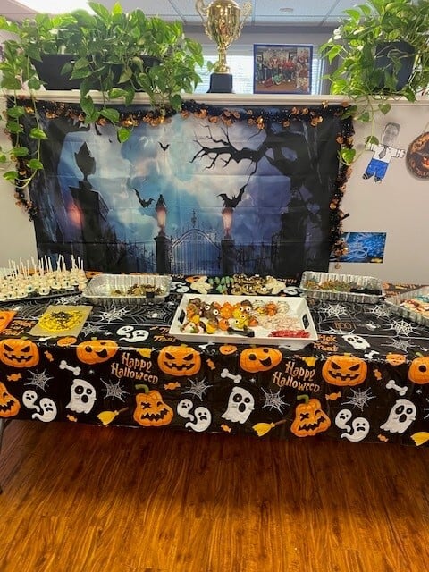 MiniCircuits's tweet image. Our Missouri team celebrated Halloween with a festive lunch complete with decorations, food, and a costume contest. It was a fantastic afternoon filled with laughter, team spirit, and appreciation for our hardworking Missouri crew. We’re grateful for everything they do!