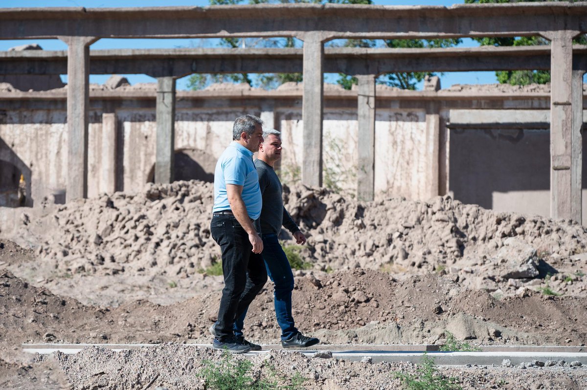 En la antigua Bodega Campana comenzaron los trabajos para transformar este predio en desuso en una zona urbana integrada, segura y funcional.

Un proyecto que desarrollamos junto al sector privado para seguir impulsando el crecimiento y la planificación en Godoy Cruz.